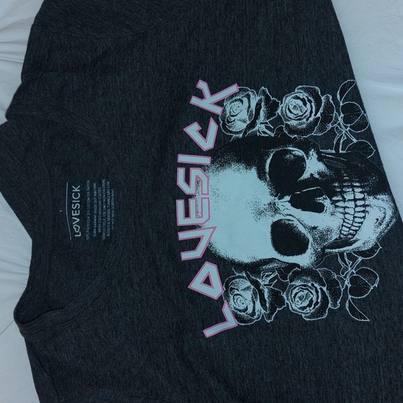 Torrid Lovesick Charcoal Gray Skull Graphic Tee Size 1 Used GC - Picture 5 of 7